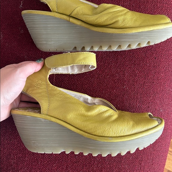 🪰Fly London Leather Yellow/Green Peep Toe Comfort Sandals - Picture 1 of 6